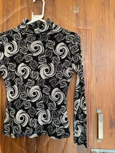 Stylish Black &amp; White Swirl Print Top