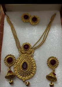 Exquisite Gold-Tone Indian Jewelry Set with Red St