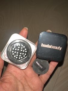 Huda Beauty Mini Baby Bake Loose Powder