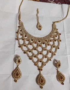 Exquisite Kundan and Stone Necklace Set
