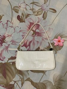 White Croc Embossed Shoulder Bag⭐️