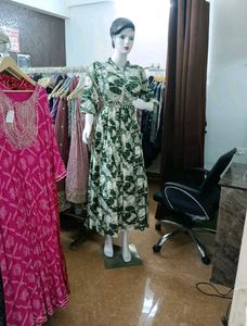 Elegant Green Leaf Print Gown