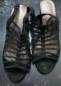 Mochi Back Strap Sandals..size 38