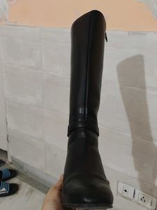 Chic Black Knee-High Boots
