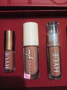 HYUE 😍 Malaika Arora Lip Kit