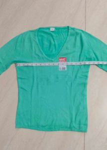 🆕✅BRAND NEW Stylish Green V-Neck Top✅🆕