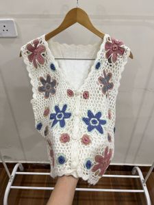 EMBROIDERED FLORAL CROCHET VEST TOP