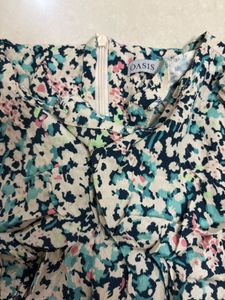 Chic Floral Print Midi Dress with Ruffle Detail