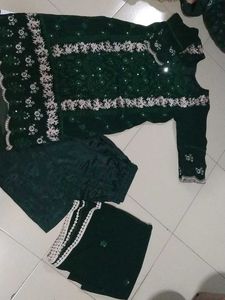 Elegant Green Dupatta with White Lace