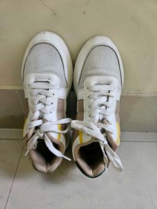 Zudio premium white sneakers