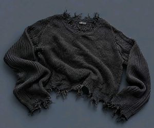 BLACK DISTRESSED FRAYED HEM CROPPED SWEATER