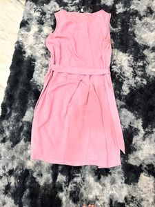 Chic Pink Sleeveless Dress with Buckle Detail