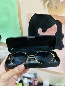 Retro Oval Sunglasses with Case