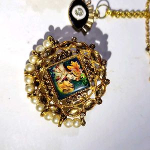 Elegant Earring With Eye Locket