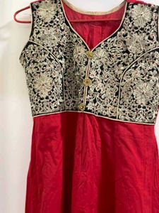 Red &amp; Gold Embroidered Kurti M