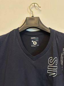 Men's Navy Blue V-Neck Graphic T-Shirt 🇩🇪