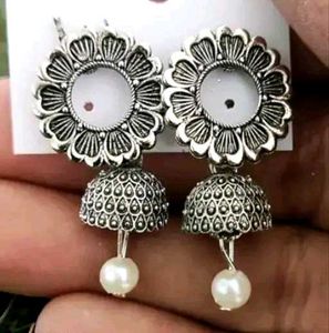 pack of 6 classy earrings...