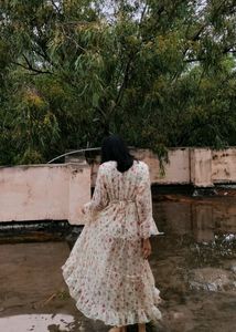 Beautiful Flowy Gown/Dress – Fits S to L