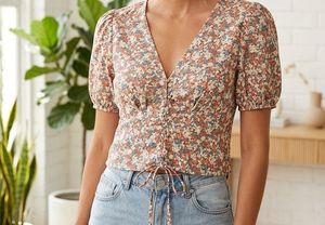 Floral Print V-Neck Crop Top