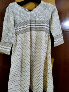 Vintage-Inspired Print Dress⚪🟡