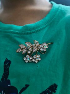 Elegant Rhinestone Flower Brooch Pin