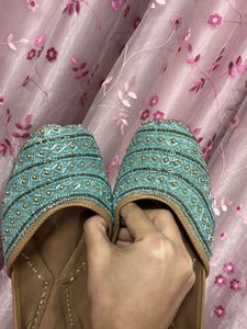 Embroidered Women's Jutti