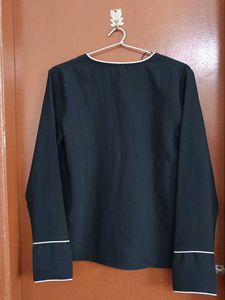 Chic Black V-Neck Top