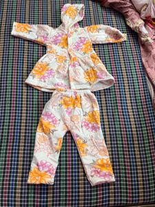 Winter Sale🎉🎉🎉🎉 For 6 to 12 month babies ( BUY ANY SET IS JUST RS 100)
