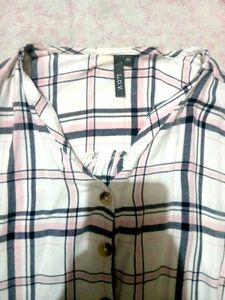 Chic Plaid V-Neck Button-Up Top