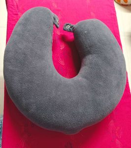 Travel neck pillow