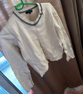 Elegant Cream V-Neck Knit Top