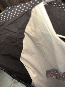 Stylish Sleeveless Black Polka Dot Vest with Graph