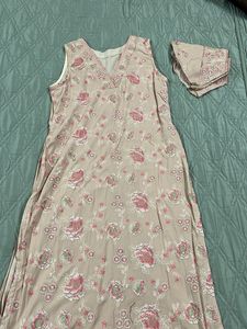 Elegant Floral Embroidered Kurta Set