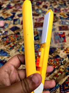 Cute Yellow Hair Straightener