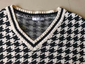 Houndstooth V-Neck Knit Sweater