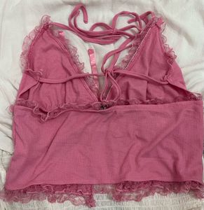 pink lace trimmed top🎀