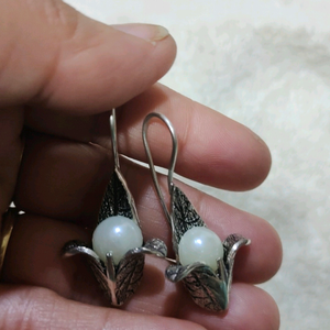 Silver replica pearl earing