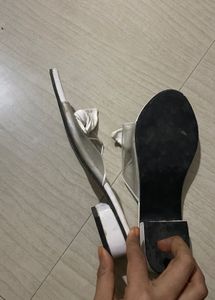 White Bow Flats
