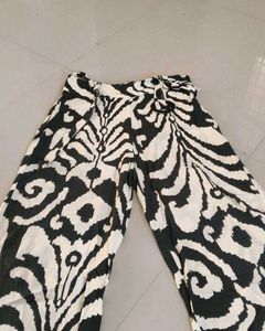 Stylish Wide-Leg Black &amp; White Print Pants