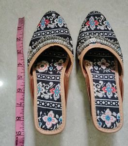 Floral Embroidered Women's Flats