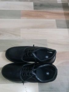 clean black school shoe new one not used size 8