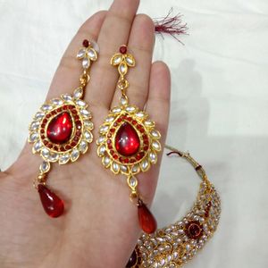 Kundan Set With Tika And Earnings