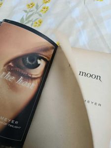 New Moon by Stephenie Meyer