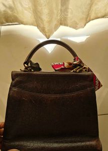 Chic Croc-Embossed Handbag with Scarf Accent