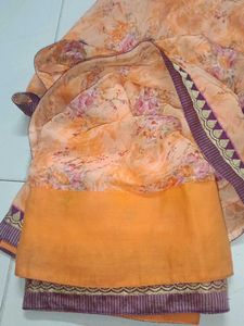 Floral Print Saree with Unstitched Blouse