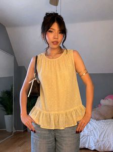 Chic Sleeveless Ruffle Hem Top🌻💛