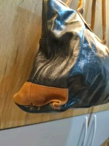 Chic Black &amp; Tan Leather Hobo Bag✨