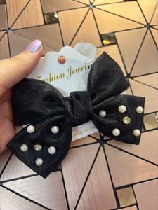 set of six accessories