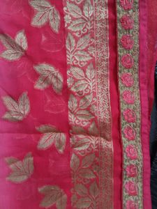 Elegant Pink Saree with Golden Leaf Motifs