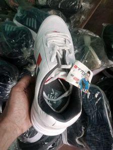 NEW NO USED SPORTS SHOES FOR MEN.